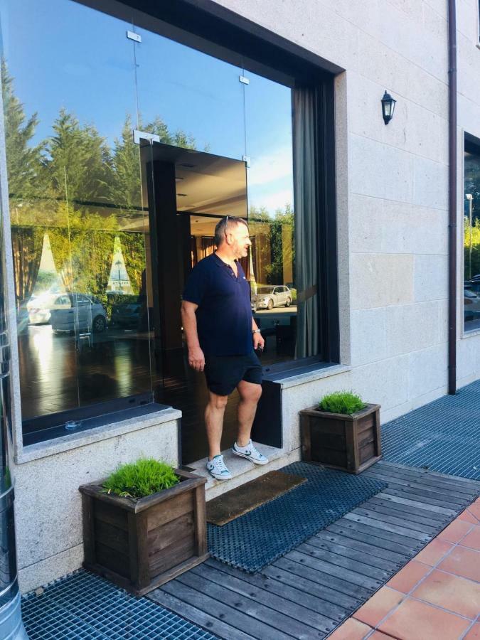 Hotel Av Apartamentos Lobios Kültér fotó